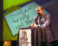 الشاعر العراقي علي الشلاه يفتتح مهرجان المتنبي في زيورخ (الجزيرة نت- أرشيف) 