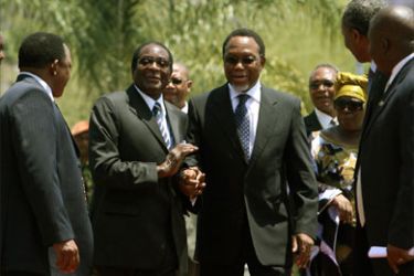Zimbabwean President Robert Mugabe (L) greets South Africa President Kgalema Motlanthe (R) as the two arrive in the Swaziland capital of Mbabane on October 20, 2008