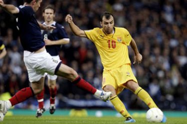 Scotland's David Weir (L) vies with Macedonia's Goran Pandev (R) as he shoots for goal during the FIFA World Cup 2010 European Qualifying Group Nine football match at Hampden Park, Glasgow, Scotland, on September 5, 2009.