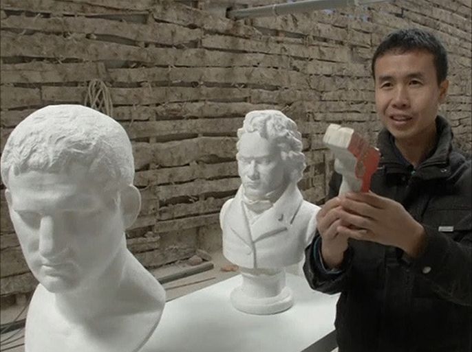 فنان صيني يحول الورق لمنحوتات متحركة