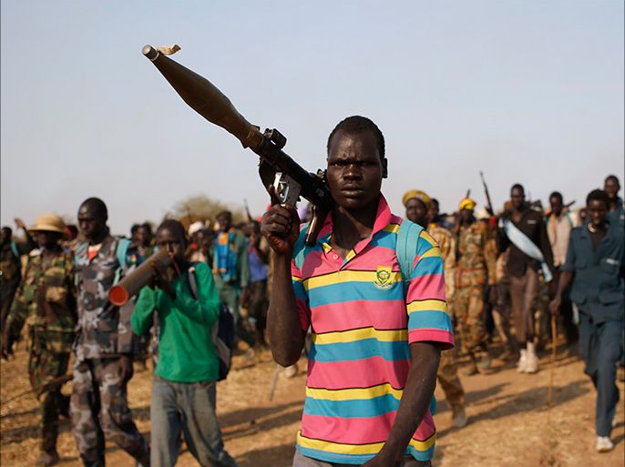 Jikany Nuer White Army fighters, a local youth militia affiliated with the rebels, walk in Upper Nile State February 12, 2014. South Sudanese rebels withdrew on Tuesday a threat to boycott peace talks with the governme
