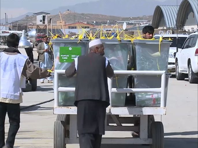 مفوضية الانتخابات الأفغانية تواصل فرز أوراق الاقتراع