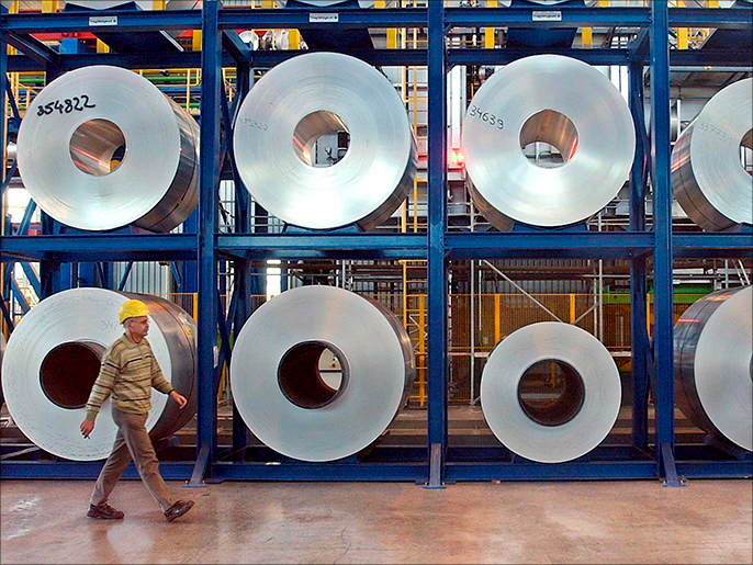 epa01063577 (FILES) Rolls of aluminium sheets at the 'Alcan Deutschland GmbH' factory in Nachterstedt, Germany, 04 November 2003. Britisch-Australian mining giant 'Rio Tinto' takes over the Canadian company Alcan for 38.1 billion U.S. dollars, as both firms announced in Montreal, 11 July 2007. Before, 'Alcan Inc.' had turned down a hostile take-over bid by U.S. market leader Alcoa for less than 28 billion U.S. dollars. The world's largest aluminum producer arises out from the acquisition, with a total revenue of 49 billion U.S. dollars. EPA/Peter Foerster