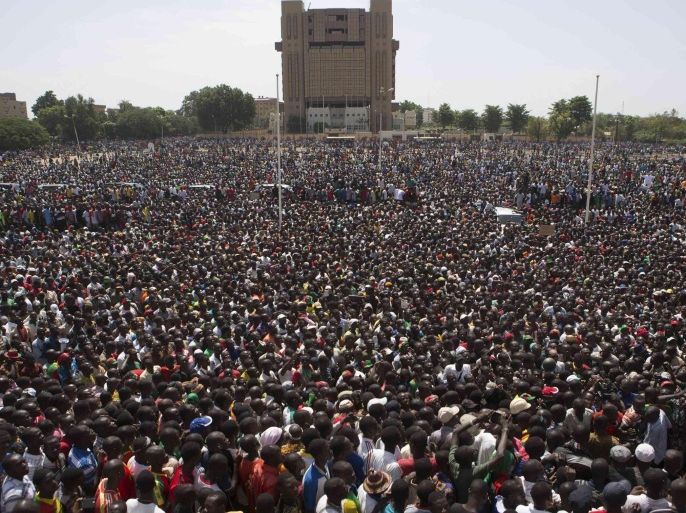 Anti-government protesters gather in the Place de la Nation in Ouagadougou, capital of Burkina Faso, October 31, 2014. General Honore Traore, the head of Burkina Faso's armed forces, took power on Friday after President Blaise Compaore resigned amid mass demonstrations against an attempt to extend his 27-year rule in the West African country. REUTERS/Joe Penney (BURKINA FASO - Tags: POLITICS CIVIL UNREST)