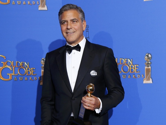Honoree actor George Clooney poses with the Cecille B. DeMille award backstage at the 72nd Golden Globe Awards in Beverly Hills, California January 11, 2015. REUTERS/Mike Blake (UNITED STATES - Tags: ENTERTAINMENT) (GOLDENGLOBES-BACKSTAGE)