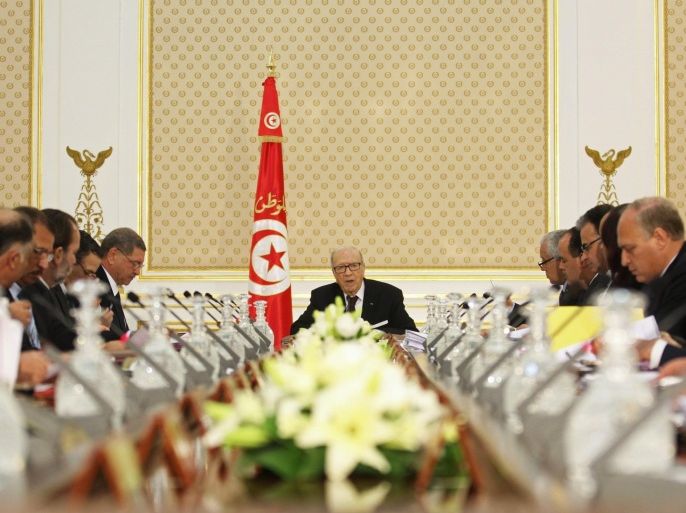 Tunisia's President Beji Caid Essebsi (C) attends a meeting of the new government in Tunis February 18, 2015. REUTERS/Zoubeir Souissi (TUNISIA - Tags: POLITICS)