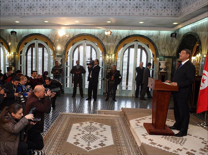 رئيس الحكومة الحبيب الصيد يقدم تشكيلة حكومته الجديدة (كانون الثاني/يناير 2015 في قصر قرطاج الرئاسي في العاصمة)