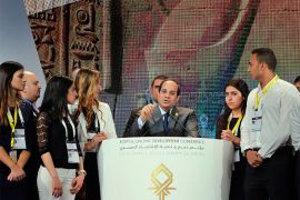 epa04663588 Egyptian President, Abdel Fattah al-Sisi (C), delivers a speech during the closing session of the Egypt Economic Development Conference (EEDC), in the Red Sea resort of Sharm El-Sheikh, Egypt, 15 March 2015. An Egyptian Government minister announced during the conference plans to build a new administrative and business capital to the East of Cairo with housing for up to 5 million inhabitants, as well as providing buildings for embassies and Government palaces and is designed to alleviate pressure on Egypt's current capital which according to the same minister is set to double in population in the next 40 years.  EPA/KHALED ELFIQI