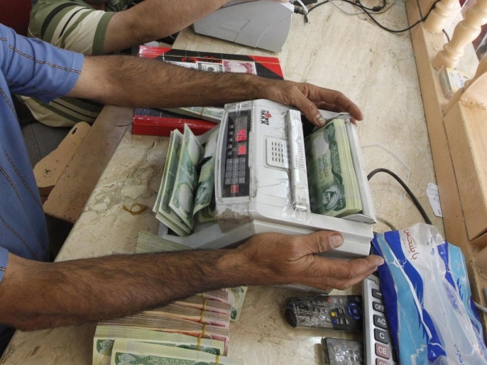 Men count wads of Iraqi dinars using money counting machines at a currency exchange shop in Baghdad October 1, 2012. Many Iraqis have lost faith in their dinar currency but to some foreign speculators, it promises big profits. The contrast underlines the uncertainties of investing in Iraq as the country recovers from years of war and economic sanctions. Picture taken October 1, 2012. To match IRAQ-ECONOMY/DINAR REUTERS/Saad Shalash (IRAQ - Tags: BUSINESS POLITICS)