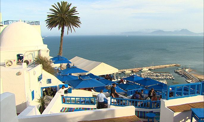 صورة من سيدي بوسعيد وهي أحد أشهر المناطق السياحية في تونس