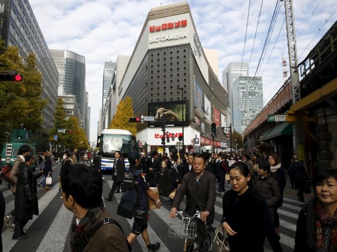 People cross a busy junction in a business and shopping area in central Tokyo, Japan, December 8, 2015. Japan's economy dodged recession in the third quarter with the initial estimate of a contraction revised to an annualised expansion of 1.0 percent, offering a glimmer of hope for policymakers struggling to end years of stagnation. REUTERS/Thomas Peter TPX IMAGES OF THE DAY