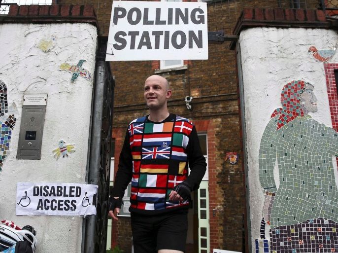 A man wearing a European themed cycling jersey leaves after voting at a polling station for the Referendum on the European Union in north London, Britain, June 23, 2016. REUTERS/Neil Hall TPX IMAGES OF THE DAY