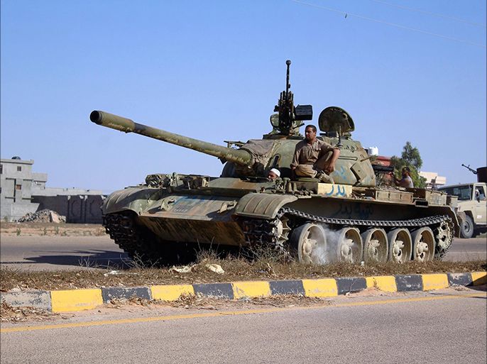 A tank belonging to forces aligned with Libya's new unity government is seen on a road as they advance on the Islamic State stronghold of Sirte, in Libya June 8, 2016. REUTERS/Stringer FOR EDITORIAL USE ONLY. NO RESALES. NO ARCHIVES.