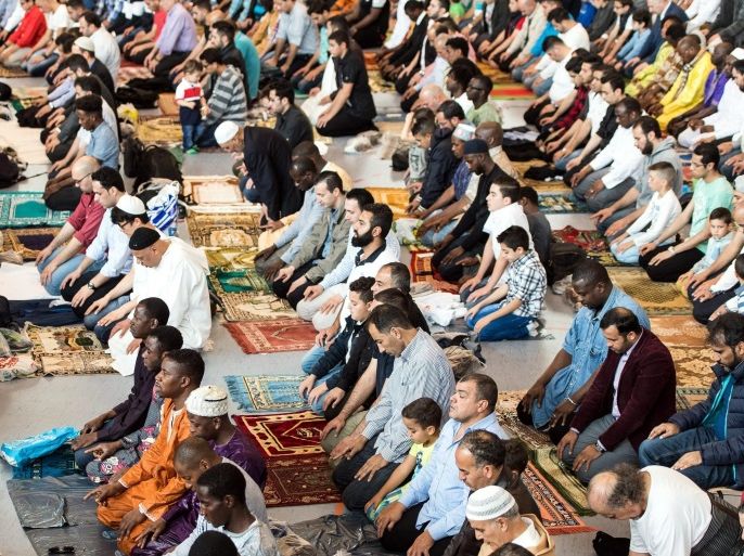 Muslims pray in the Sporthalle in Hamburg, Germany, 05 July 2016. The Islamic center al-Nour organized Eid al-Fitr prayer ceremony to mark the end of the holy fasting month of Ramadan.