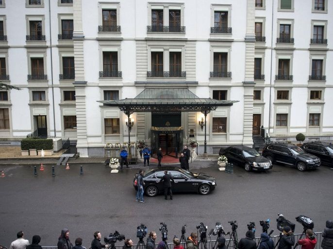 Members of the press await the arrival of delegates for negotiations on Iran's nuclear program at the Beau Rivage Palace Hotel in Lausanne, Switzerland March 28, 2015. Iran and six world powers tried to break an impasse in nuclear negotiations on Sunday, but officials cautioned that attempts to reach a preliminary deal by a deadline in two days could yet fall apart. REUTERS/Brendan Smialowski/Pool