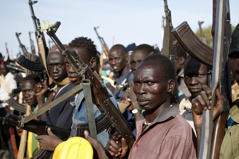 Jikany Nuer White Army fighters holds their weapons in Upper Nile State, South Sudan February 10, 2014. REUTERS/Goran Tomasevic/File Photo
