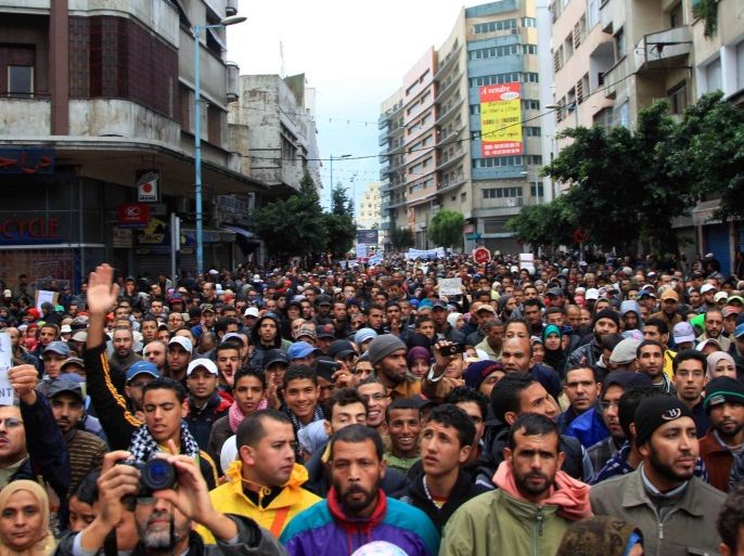 شباب مغربي يتظاهر عام 2011