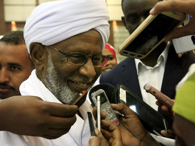 Islamic opposition leader Hassan 'Abd Allah al-Turabi speaks to the media after attend the opening session of Sudan National Dialogue conference in Khartoum October 10, 2015. REUTERS/Mohamed Nureldin Abdallah