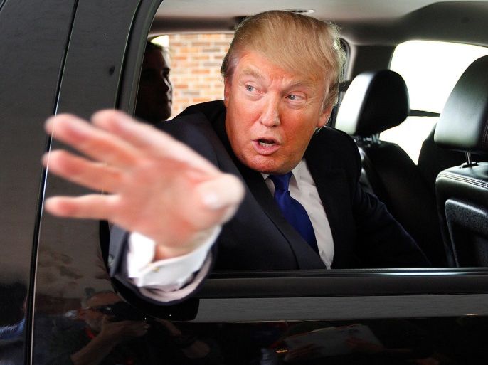 Real estate magnate Donald Trump waves as he leaves a Greater Nashua Chamber of Commerce business expo at the Radisson Hotel in Nashua, New Hampshire, May 11, 2011. REUTERS/Don Himsel/Pool/File Photo FROM THE FILES PACKAGE "THE CANDIDATES" - SEARCH CANDIDATES FILES FOR ALL 90 IMAGES