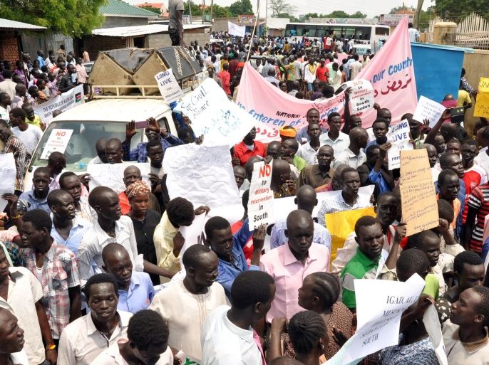 Members of the civil society and political parties participate in a protest against foreign military deployment to South Sudan in the capital Juba, July 20, 2016. REUTERS/Jok Solomun FOR EDITORIAL USE ONLY. NO RESALES. NO ARCHIVES.