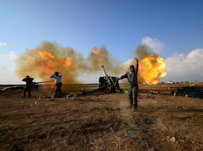 Members of Hashid Shaabi or Popular Mobilization Forces (PMF) fire towards Islamic State militant positions in west of Mosul, Iraq, December 28, 2016. REUTERS/Stringer FOR EDITORIAL USE ONLY. NO RESALES. NO ARCHIVE.