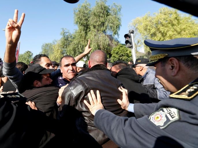 Unemployed graduates and people from marginalized areas clash with riot police officers outside the parliament during a demonstration demanding the government to provide them with job opportunities, in Tunis, Tunisia December 10, 2016. REUTERS/Zoubeir Souissi