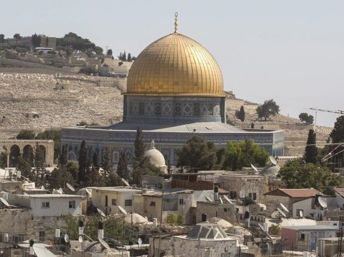 A general view of the Dome of the Rock, in the Muslim headquarter of the old city of Jerusalem, and the ancient Jewish cemetery on Mount of Olives in the background, Jerusalem 14 October 2016. UNESCO passed a resolution 13 October that denies the Jewish link to the Temple Mount and the Western Wall .