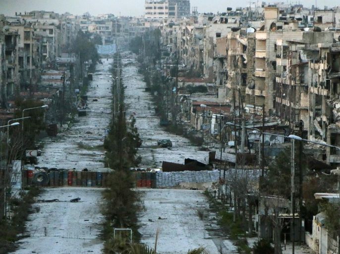 A general view shows a damaged street with sandbags used as barriers in Aleppo's Saif al-Dawla district March 6, 2015. REUTERS/Hosam Katan SEARCH "ALEPPO TIMELINE" FOR THIS STORY