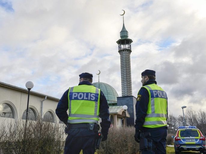 Two policemen stand outside a mosque in Uppsala, Sweden, 02 January 2015. Police have tightened security around some of Sweden's main mosques, after the mosque suffered a firebomb attack a day earlier, one of three arson attacks targeting the muslim community in Sweden since Christmas Day. EPA/ANDERS WIKLUND SWEDEN OUT