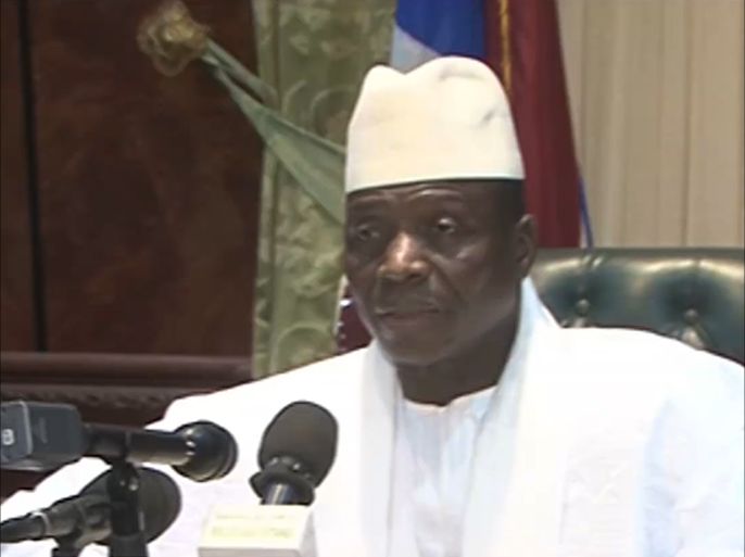 جامي يعلن تخليه عن السلطة ومغادرته غامبيا