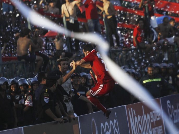 Al Ahly's Mohamed Abo Trika (C) celebrates with fans after scoring against derby rivals Zamalek during their CAF Champions League soccer match at El-Gouna stadium in Hurghada, about 464 km (288 miles) from the capital Cairo July 24, 2013. REUTERS/Amr Abdallah Dalsh (EGYPT - Tags: SPORT SOCCER)