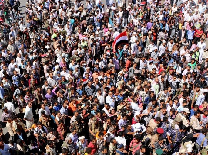 Pro-Yemeni government people attend a ceremony marking the 52nd anniversary of the 14 October Revolution which defeated out the British colonial rule from South Yemen, in Taiz city, Yemen, 14 October 2015. According to reports, Yemenis marked the 52nd anniversary of the 14th October Revolution against the British colonial rule in south Yemen, despite the conflict and Saudi-led military operations rage in the war-torn country for seven months.