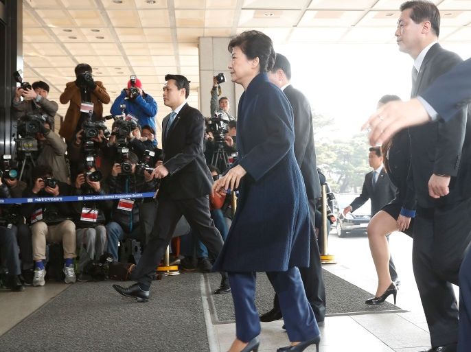 SEOUL, SOUTH KOREA - MARCH 21: Former President Park Geun-hye arrives at the entrance of the Seoul Central District Prosecutors' Office to undergo prosecution questioning on March 21, 2017 in Seoul, South Korea. Ousted South Korean President Park Geun-hye is today facing questions by prosecutors over a corruption scandal. (Photo by Jeon Heon-Kyun-Pool/Getty Images)