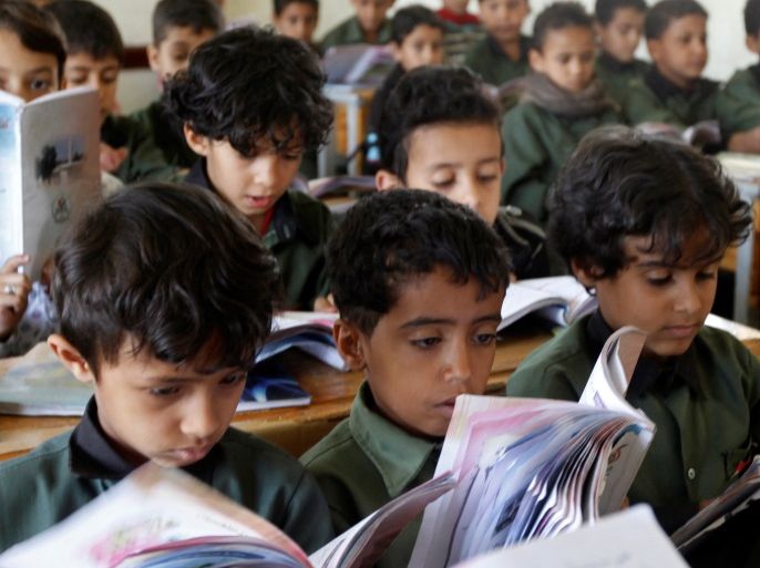 Students study in class at a school in Sanaa, Yemen, April 17, 2017. REUTERS/Mohamed al-Sayaghi