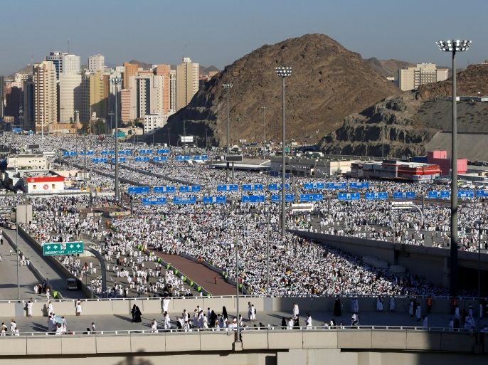 Muslim pilgrims walk on roads as they head to cast stones at pillars symbolizing Satan during the annual haj pilgrimage in Mina on the first day of Eid al-Adha, near the holy city of Mecca, Saudi Arabia September 12, 2016. REUTERS/Ahmed Jadallah