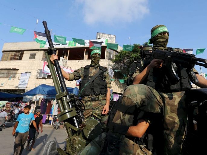 Palestinian members of the al-Qassam Brigades, the armed wing of the Hamas movement, take part in an anti-Israel parade in Rafah, in the southern Gaza Strip July 13, 2015. REUTERS/Ibraheem Abu Mustafa