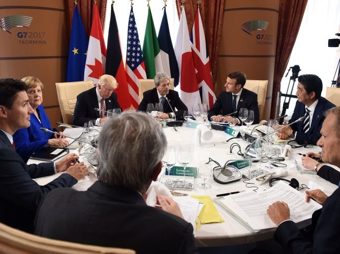 G7 Summit members attend the first working session, with from bottom C, President of the European Commission President Jean-Claude Juncker, Canadian Prime Minister Justin Trudeau, German Chancellor Angela Merkel, U.S. President Donald Trump, Italian Prime Minister Paolo Gentiloni, President of France Emmanuel Macron, Japan's Prime Minister Shinzo Abe, Britain's Prime Minister Theresa May (hidden) and President of the European Council Donald Tusk, in Taormina in Sicily, Italy, May 26, 2017. REUTERS/Eliot Blondet/Pool