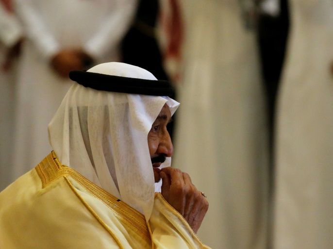 Saudi Arabia's King Salman bin Abdulaziz Al Saud waits to greet U.S. President Donald Trump, as he arrives to attend a summit of Gulf Cooperation Council leaders in Riyadh, Saudi Arabia May 21, 2017. REUTERS/Jonathan Ernst