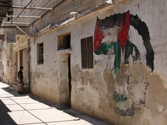blogs - علم درعا على جدار مخيم درعا