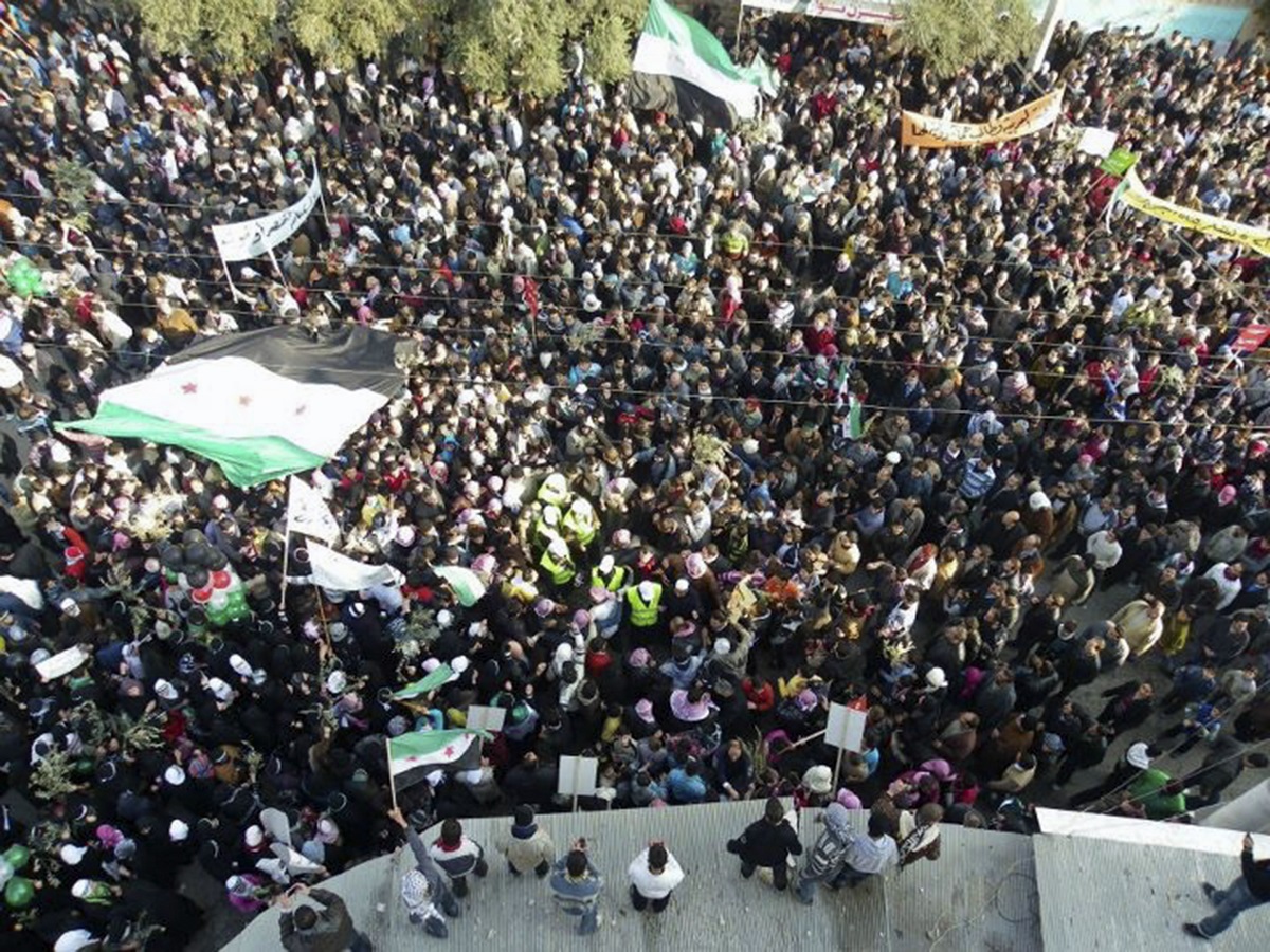  مظاهرات إدلب بداية الثورة السورية 2011 (رويترز)