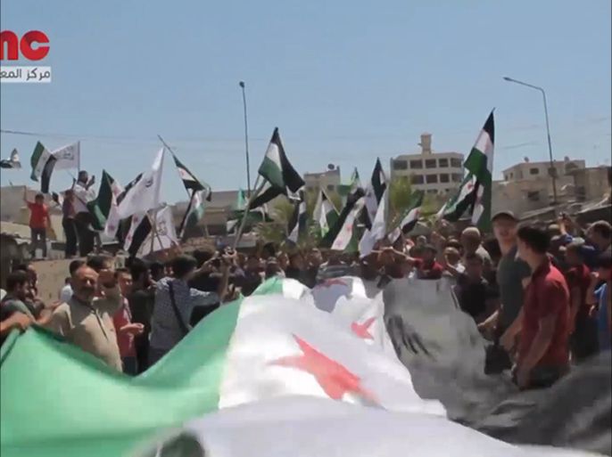 مظاهرات في مدن وبلدات ريف إدلب تطالب بإسقاط النظام السوري وحث الفصائل على الوحدة ونبذ الخلاف