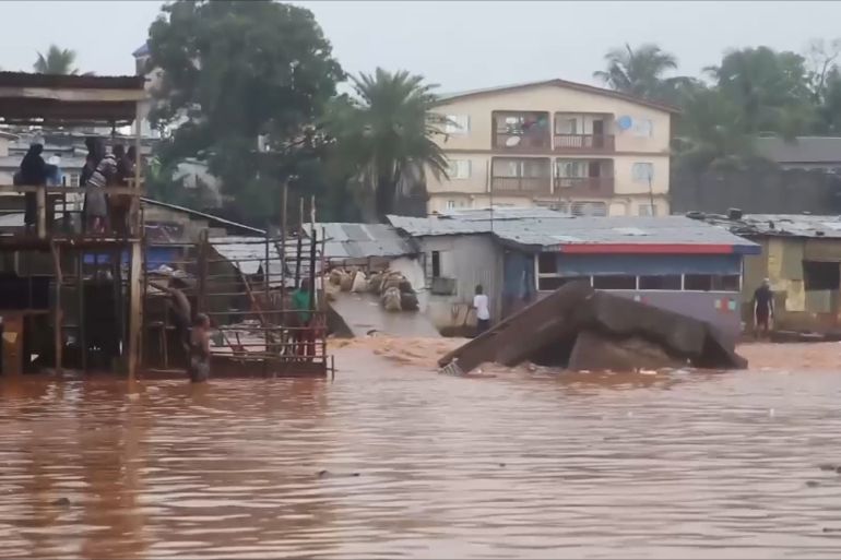 الفيضانات تجتاح عاصمة سيراليون وتقتل المئات