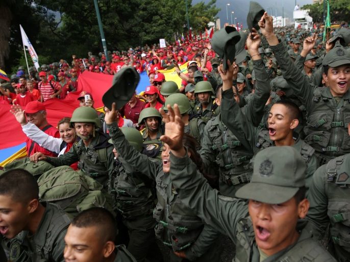 Civilians and members of the National Bolivarian Armed Forces parade during a military exercise in Caracas, Venezuela, August 26, 2017. REUTERS/Andres Martinez Casares