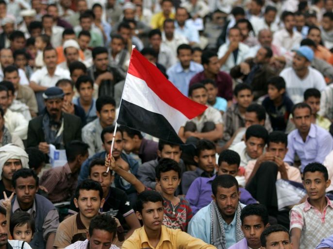 blogs - علم اليمن يحمله الشعب