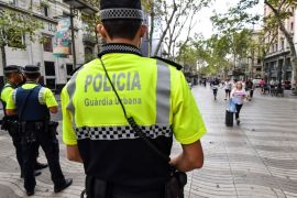 الشرطة الإسبانية أكدت أنها لا تتوقع القيام بأي اعتقالات في إطار العملية (غيتي)