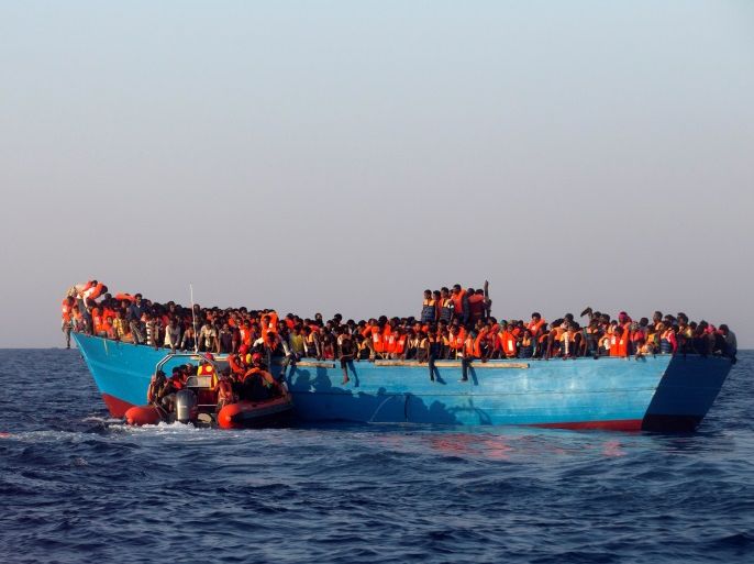 blogs - مهاجرون في عرض البحر على السواحل الليبية