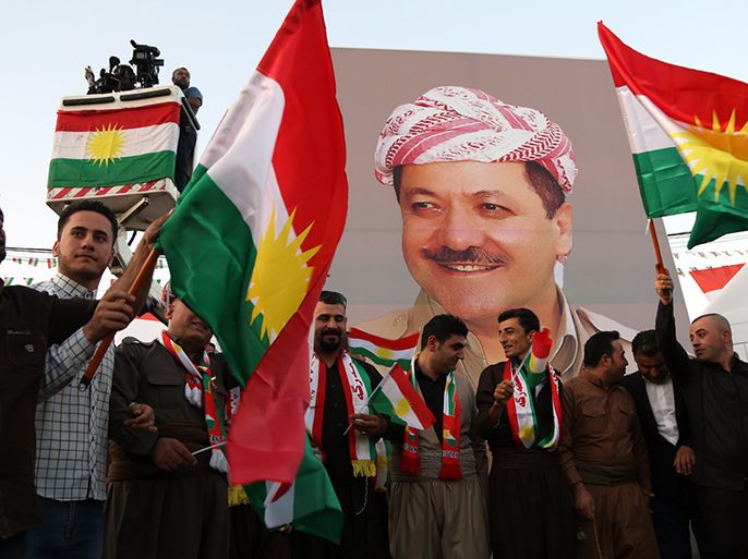 epa06203328 Kurdish men carry a portrait of President of the Iraqi Kurdistan Region Masoud Barzani as they take part in a march to support independence referendum in Erbil city, the Capital of the Kurdistan Region in northern Iraq, 13 September 2017. The Kurdistan Region has scheduled an independence referendum for 25 September 2017 to allow people in the region to determine their future, either remain as part of Iraq or declare independence. EPA-EFE/GAILAN HAJI