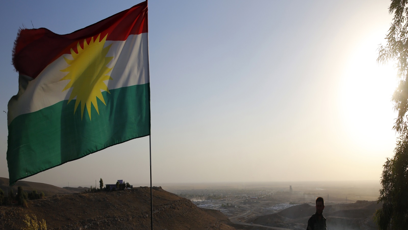 رغبة الأكراد في شمال العراق لإنشاء بلد خاص بهم لم تلق ترحيبا، وعبرت بغداد عن قلقها بشأن فقدان الأراضي والاحتياطات النفطية الكبيرة، بفعل الانفصال الكردي