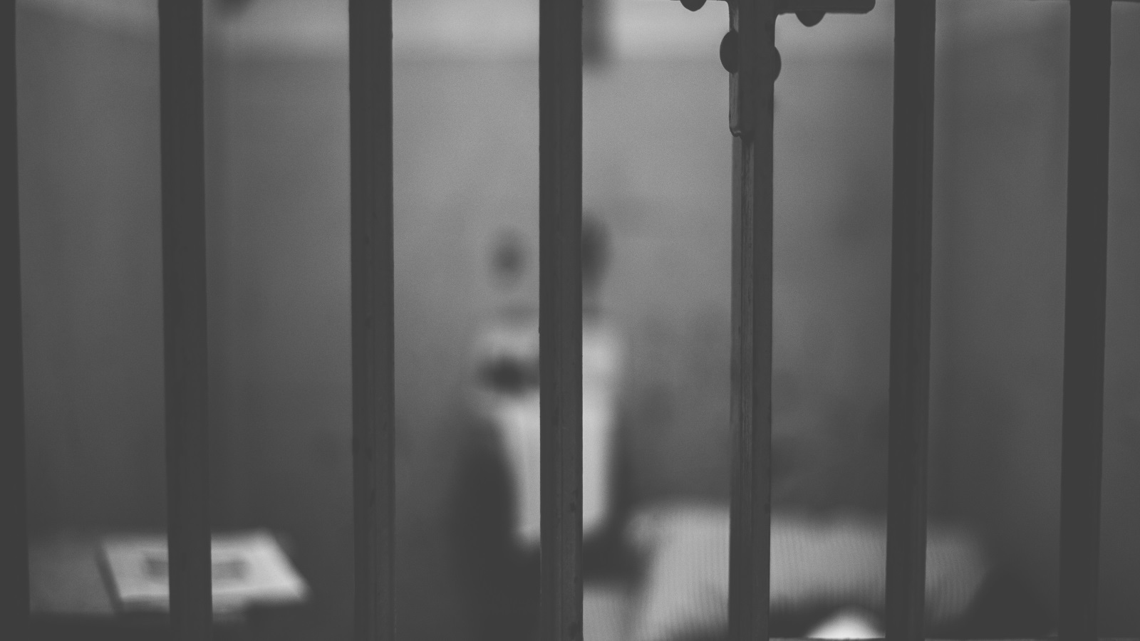 التعذيب والظلم الصريح لم يقف عليه السعيدي وهو يزور السجون السعودية، فليعلم أن الظلم والتعذيب لا يُدخل إليه من باب كبار الزوار ومشايخ الداخلية، وإنما من الباب الخلفي الذي يعرف طريقه المصلحون