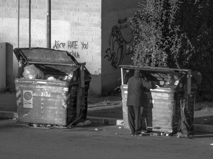 blogs - رجل فقير في القمامة